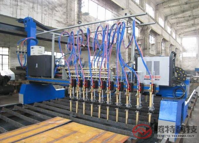 多頭直條數控切割機 圖一